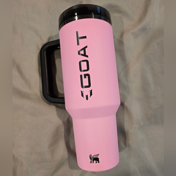 Stanley x Messi Quencher ProTour Flip Straw 40 oz Tumbler NWOB Black & Pink - Picture 2 of 9